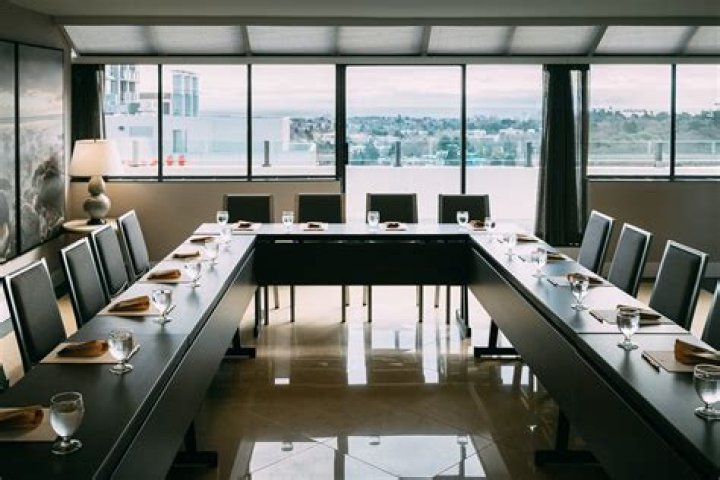 Discover the Luxurious Experience at DoubleTree by Hilton Hotel Victoria BC