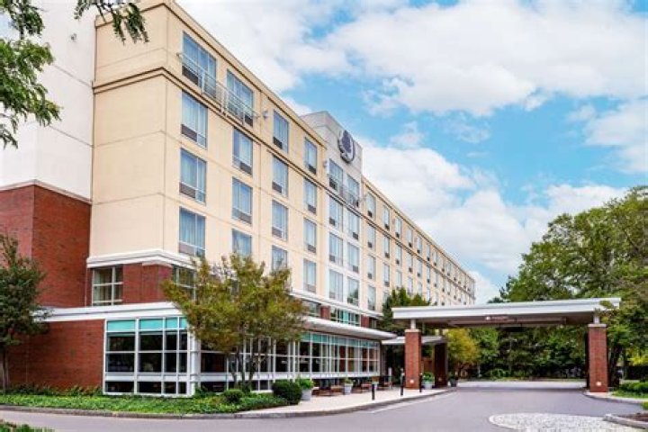 Experience the Best of Hospitality at DoubleTree by Hilton Bayside