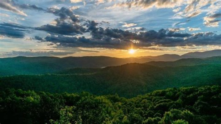 Fall Weather in North Carolina: A Comprehensive Guide to the Season's Beauty and Climate