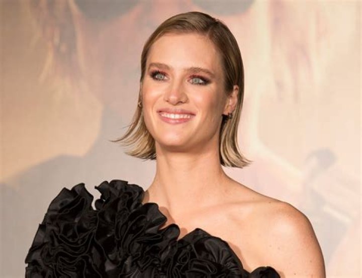 Mackenzie Davis Wife: Exploring the Life and Career of a Rising Hollywood Star