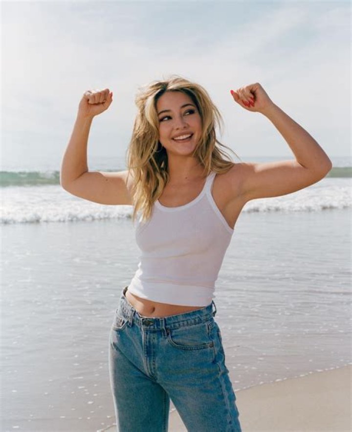 Madelyn Cline Hot: Discovering the Talent, Fame, and Journey of a Rising Star