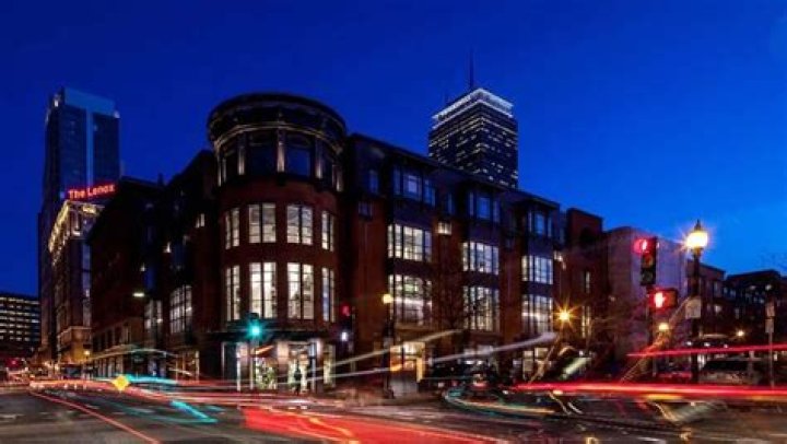 Nike Boston Newbury Street: A Haven for Sneaker Enthusiasts