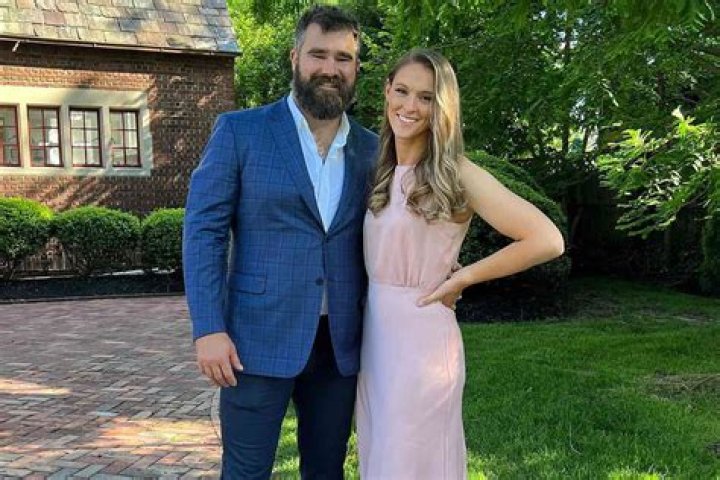 Rossifutherland Married: A Comprehensive Look into Her Life, Love, and Journey