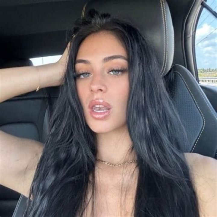 Unveiling the Allure of Camila Araujo on OnlyFans: A Comprehensive Guide